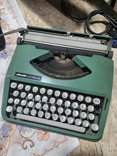 IiMáquina de escrever olivetti