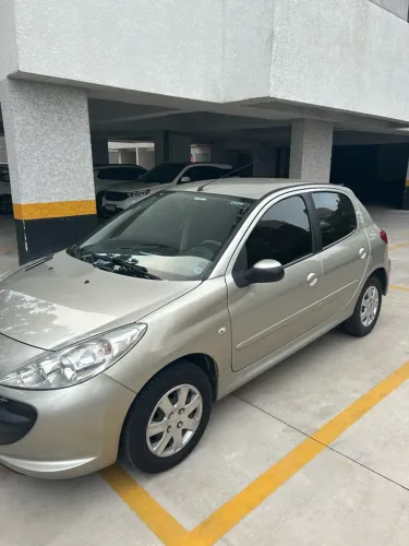 Peugeot 207 XR 1.4 Flex 8V 3P 2011