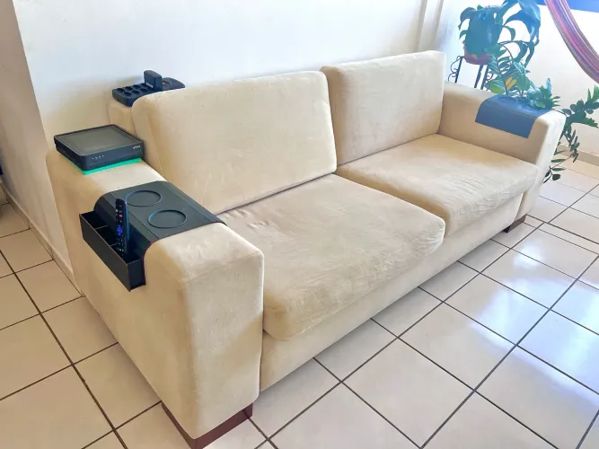 Vendo sofá dois lugares lindo e confortável.