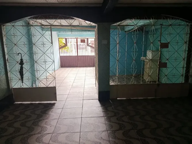 *Alugo espaçosa Casa no Chaco px Duque