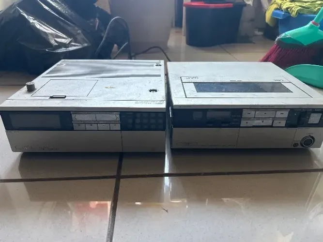 Sistema de Vídeo JVC (HR-2650U + TU-26U) Título: Sistema Portátil JVC VCR (HR-2650U + TU-2
