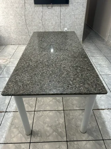 Mesa de Jantar 6 a 8 Lugares com Tampo em Granito - 1,90 x 0,90 m