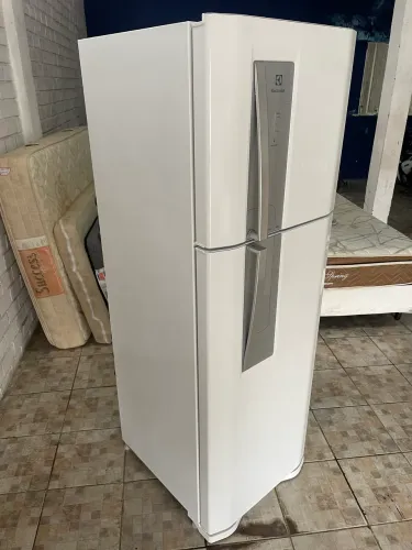 Vendo geladeira Electrolux duplex frost fre 110 vts funcionando perfeitamente 