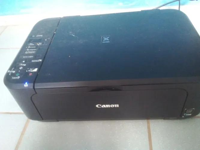 VENDE-SE UMA IMPRESSORA CANON REF:MG3210. USADA PARA RETIRAR PEÇAS. Não cenho o problema. 
