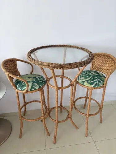 Vendo conjunto de terraço de vime.