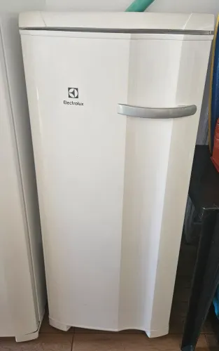 Freezer vertical Electrolux