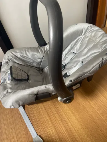 Vendo bebê conforto 