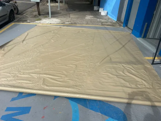 Toldo retrátil