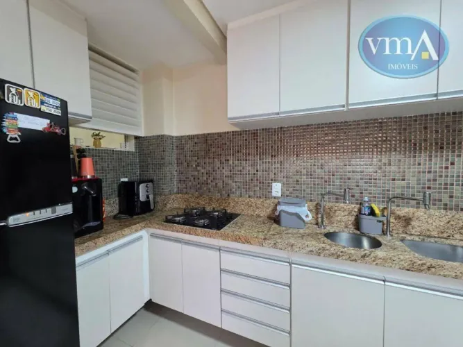 Vendo Sobrado de 200m², com 3 dormitórios, sendo 1 suíte no Condomínio Villa di Capri, Reg