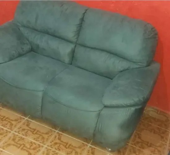 Sofá 02 lugares muito novo