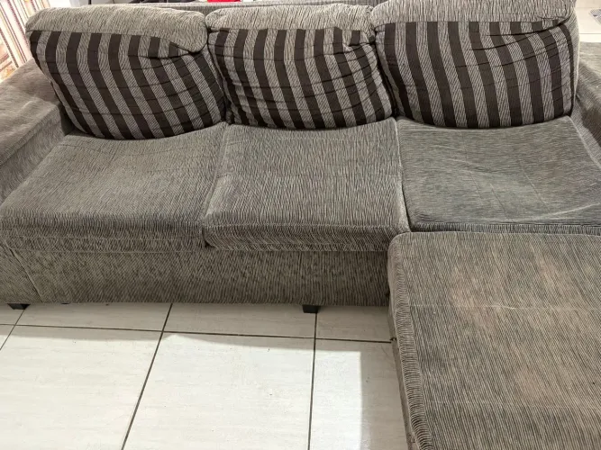 Vendo sofá 3 lugares com puf