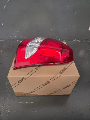 Lanterna traseira lado direito Toyota Etios sedan Genuíno
