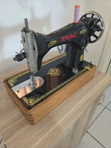 Máquina de Costura Pretinha Ideal