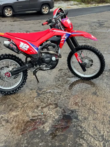 Vendo crf 250 f único dono pegar e andar moto lotada de acesorio