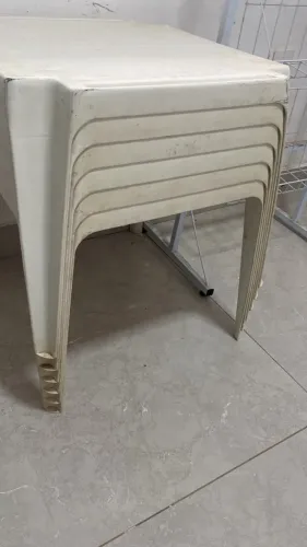 Mesa infantil de plástico 