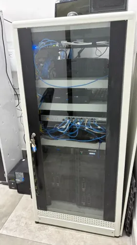 Rack 22 U com 2 prateleiras