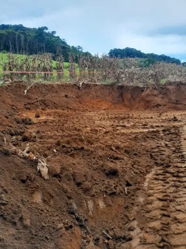 Terreno de 1600m² em Santa Leopoldina, região de Pedra preta
