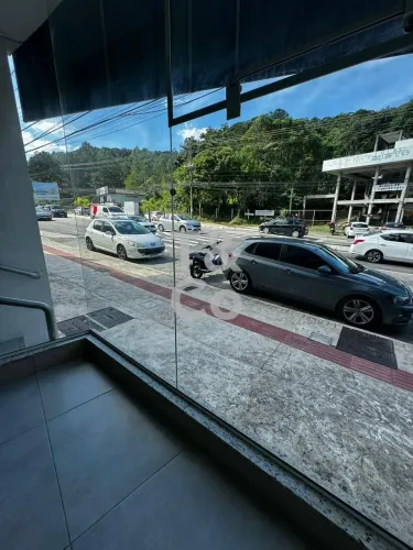 Sala Comercial Para Alugar Com 2 Dormitórios No Ariribá Em Balneário Camboriú