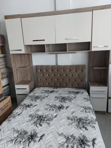 Cama casal com criados e cabeceira
