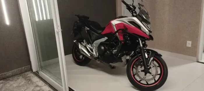 NC 750X em ótimo estado