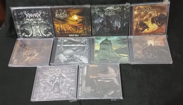 CDs de Black e Death Metal seminovos.