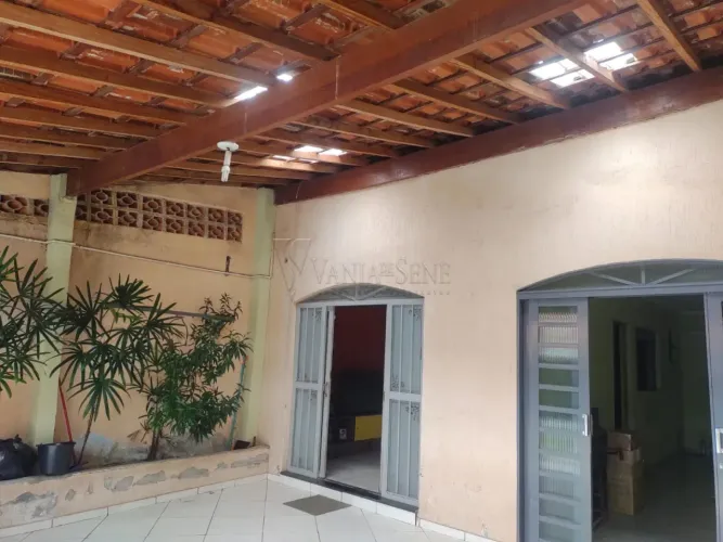 Venda de casa padrão no bairro Cidade Morumbi, em São José dos Campos/SP.