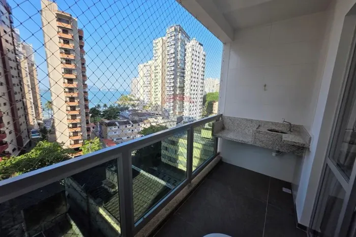 Apartamento à venda, 3 dormitórios, com vista para a praia das Astúrias, Guarujá, SP