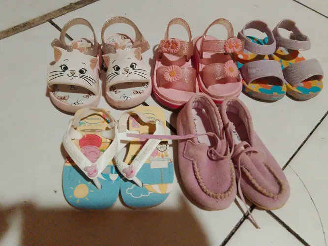 Vendo sandália e sapato infantil menina
