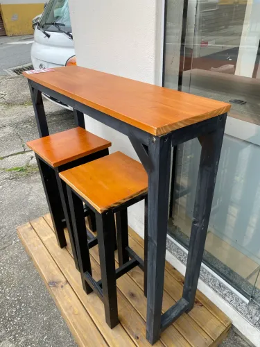 Bancada com banquetas