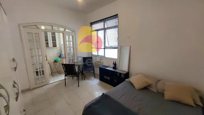 Conjugado para locação mobiliado esquina da praia na zona sul Copacabana com  28 m² por 48