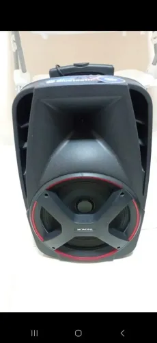 Vendo-se uma caixa de som mundial 