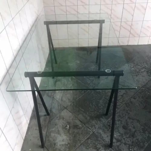 Tret Mesa com tampo de vidro