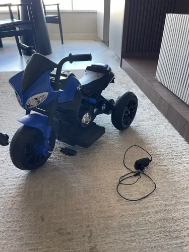 Moto Elétrica Infantil 3 Rodas Estilo BMW - Bateria Recarregável