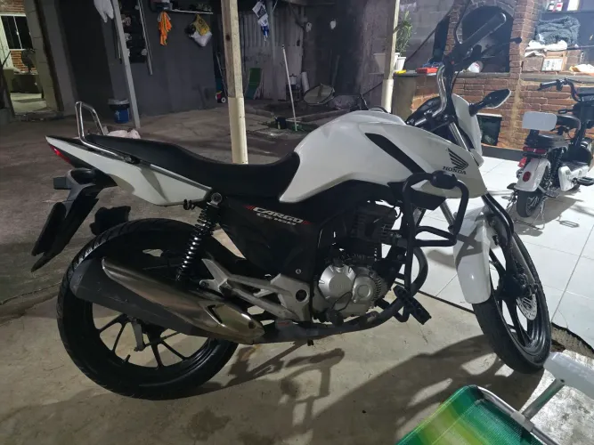 vendo cg 160 cargo moto muito nova 