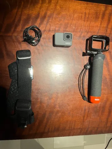 GoPro HERO 7 Silver 4K + Cartão microSD + Bastão + Head Mount