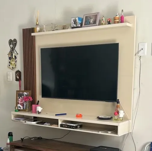 Painel para tv (até 50'') com prateleiras