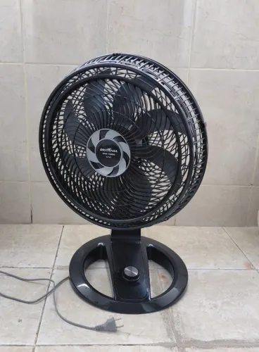 Ventilador Britânia Mesa Maxx Force 8 pás 174W Preto 127V