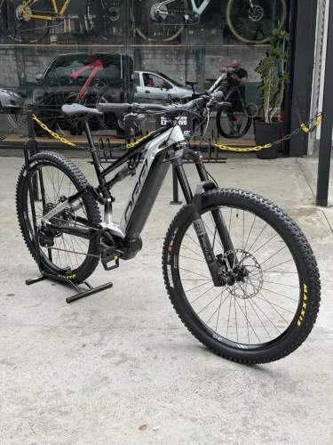Bicicleta E-Bike Oggi Razzo Sport 2027