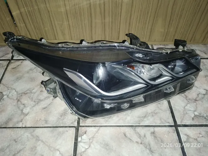 Farol Corolla Xei Gli 2019 a 2024 Elétrico Com Máscara Negra e Friso Cinza