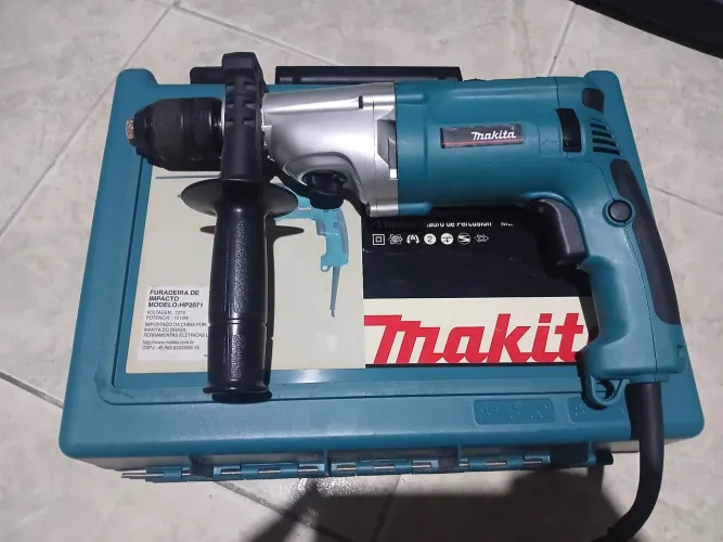 Furadeira de impacto Makita