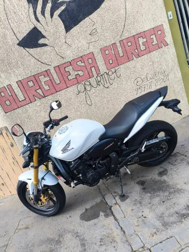 Hornet 600 - Branca 
