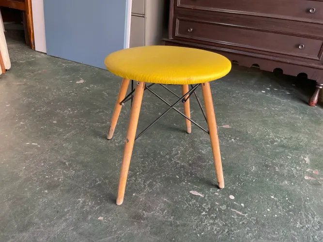 Banqueta Baixa com Estofado