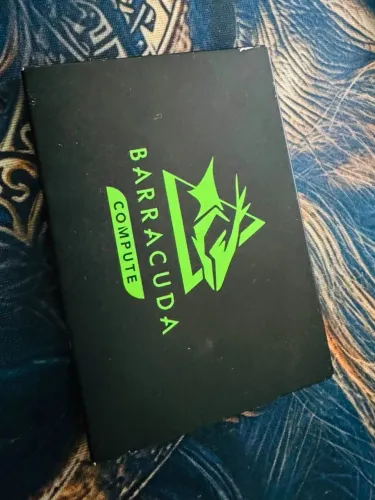 SSD Seagate Barracuda 2.5 de 2Tb, SATA3, 7 mm, 3D Nand, cor preta.