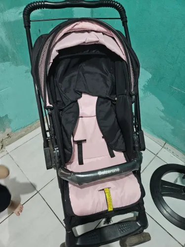 Vende-se esse carrinho de bebê, semi novo