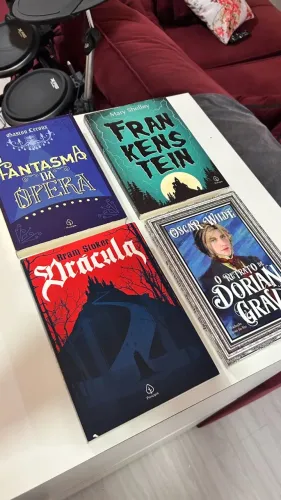 Clássicos Góticos - Dracula / Frankstein / Fantasma da Opera / Retrado de Dorian Grey