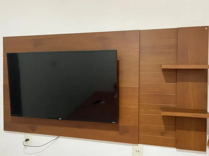 Televisão + painel 