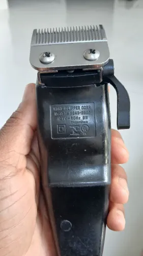 Máquina de cortar cabelo.