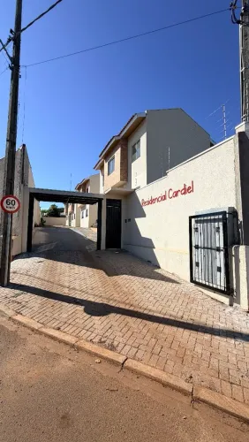 Sobrados em condomínio fechado com 2 dormitórios bairro floresta 