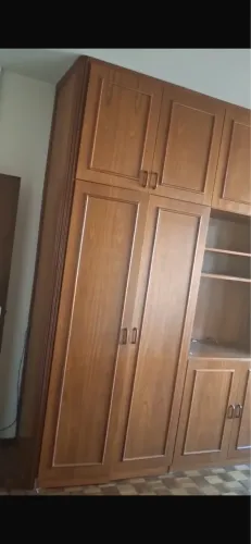 Guarda roupa antigo em ótimo estado