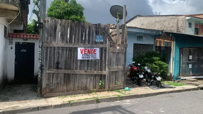 Terreno med. 4x25 na Pass. 19 de Julho, px. a Tv. José Pio e Sup. Formosa.